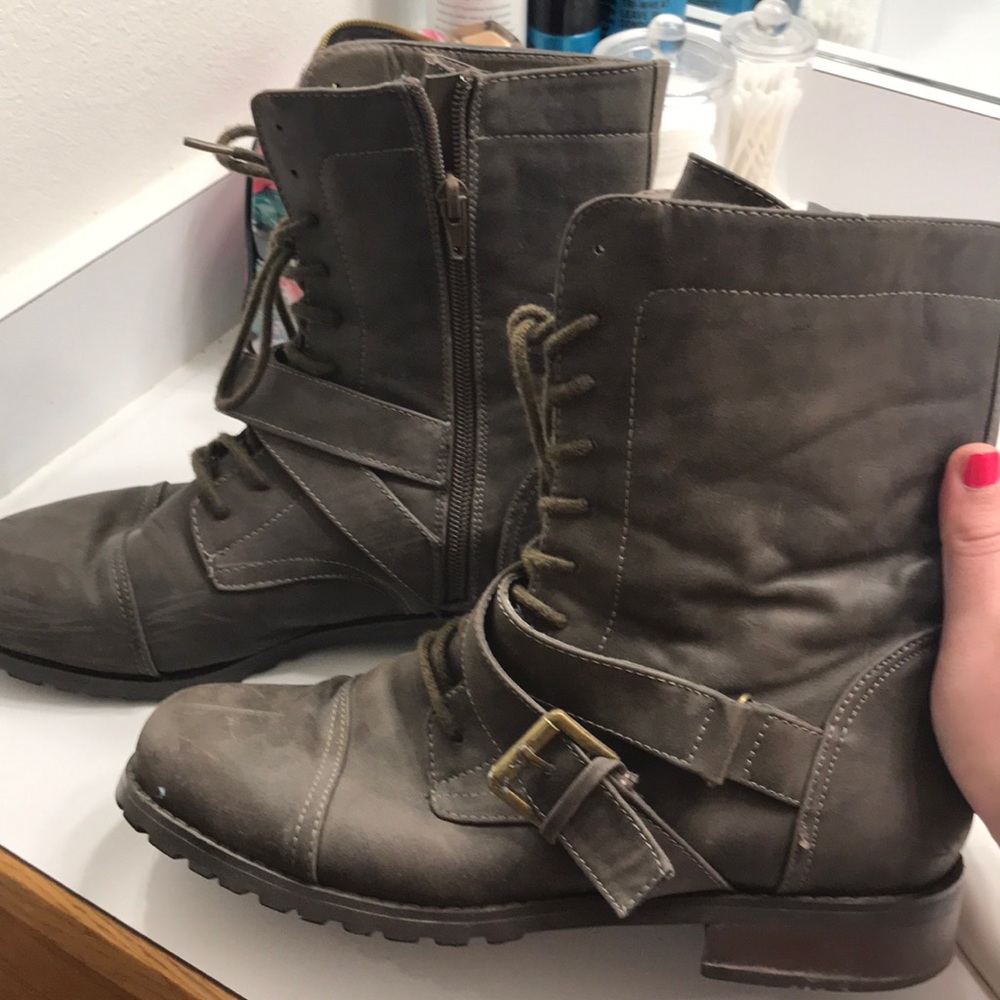 Combat boots